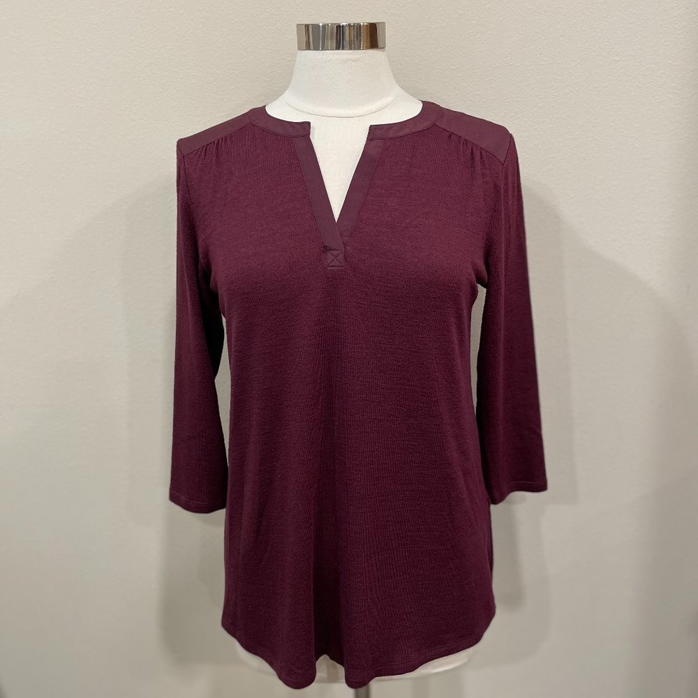 41 Hawthorn size small burgundy knit blouse top shirt